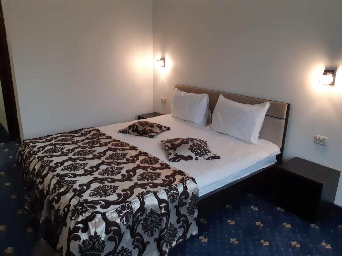 Hotel Ro&Mario Bîrlad Esterno foto